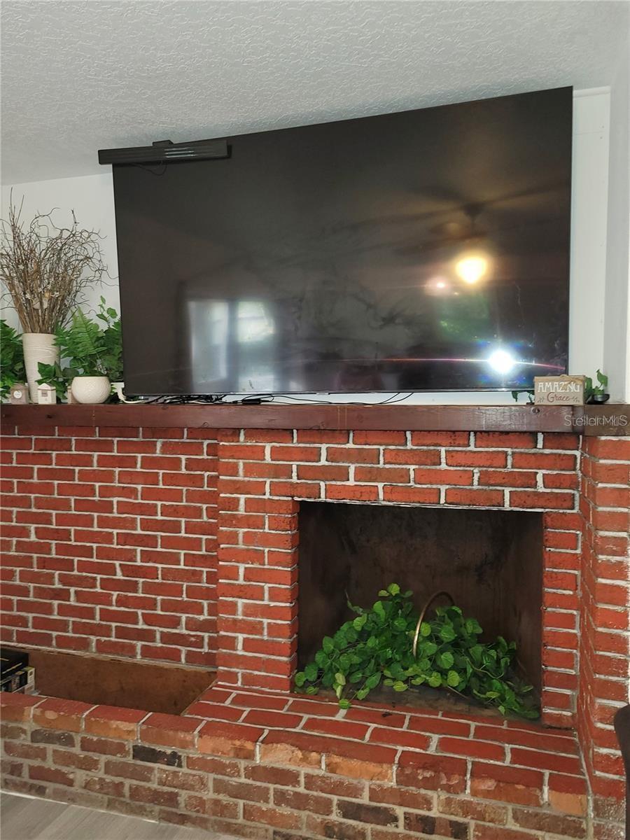 906 E WISCONSIN AVE, DELAND, FL, 32724