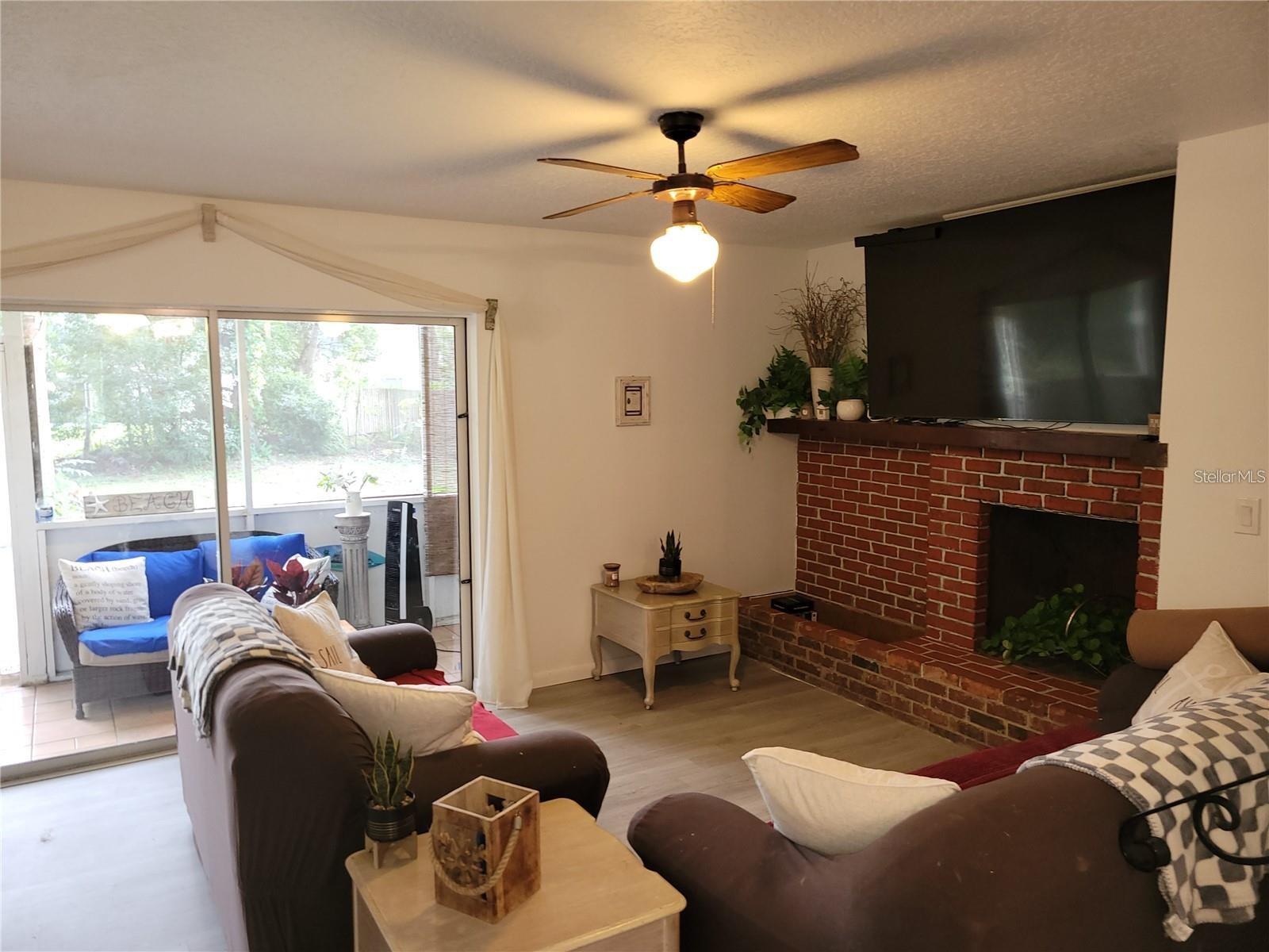 906 E WISCONSIN AVE, DELAND, FL, 32724