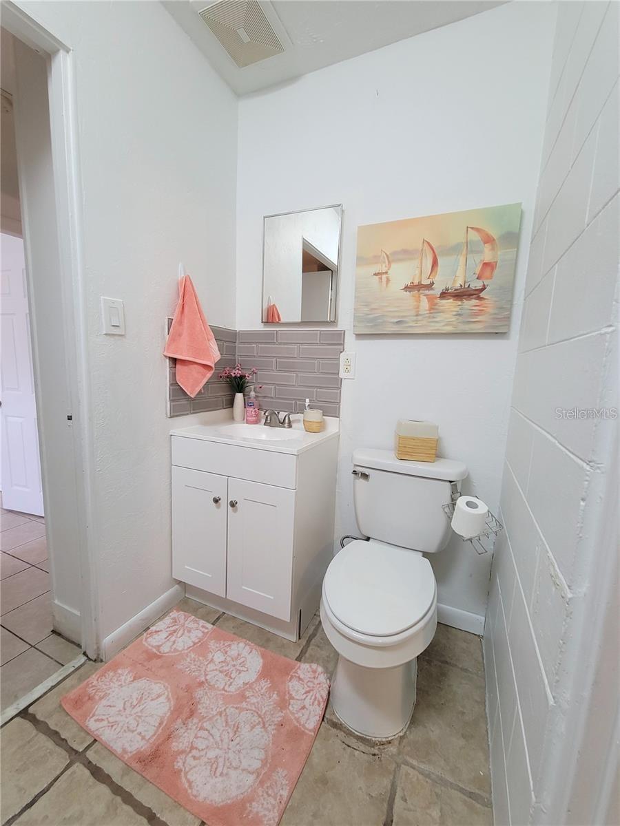 906 E WISCONSIN AVE, DELAND, FL, 32724