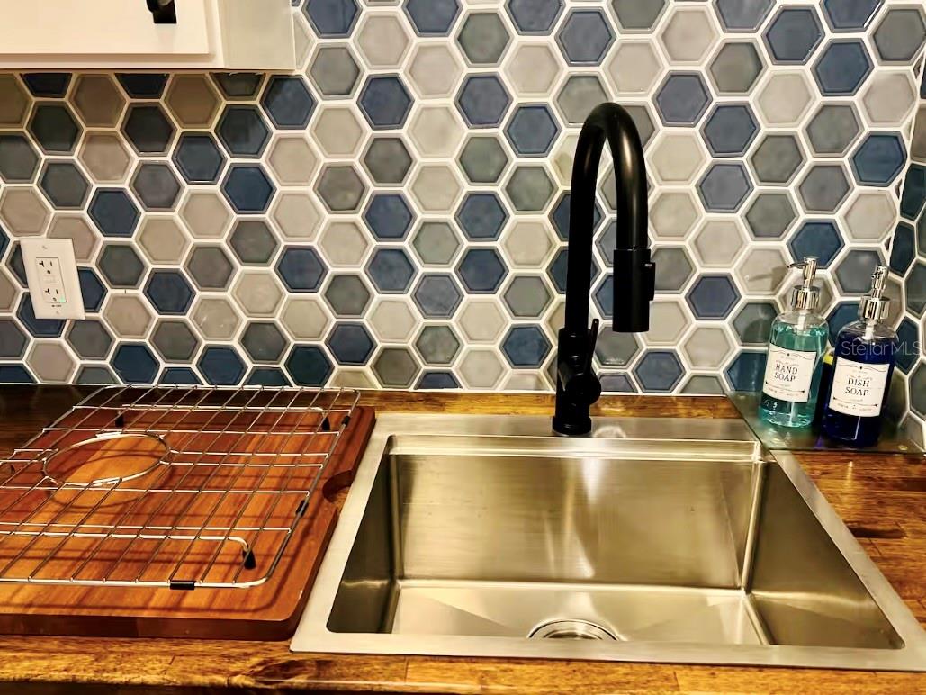 19530 GULF BLVD #1A, INDIAN SHORES, FL, 33785