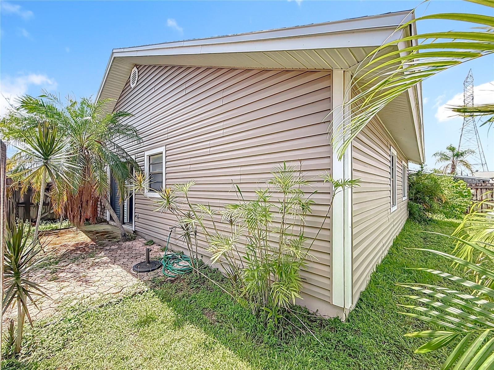 1822 TALL PINES DR, LARGO, FL, 33771