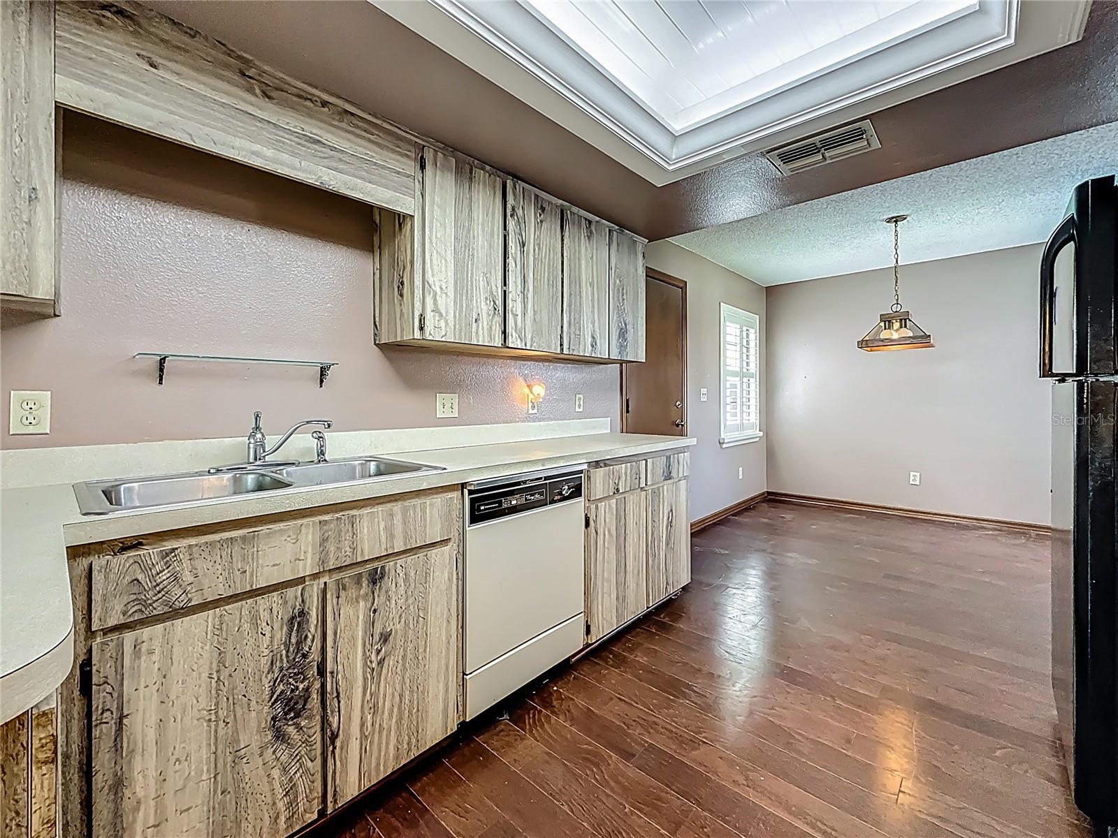 1822 TALL PINES DR, LARGO, FL, 33771