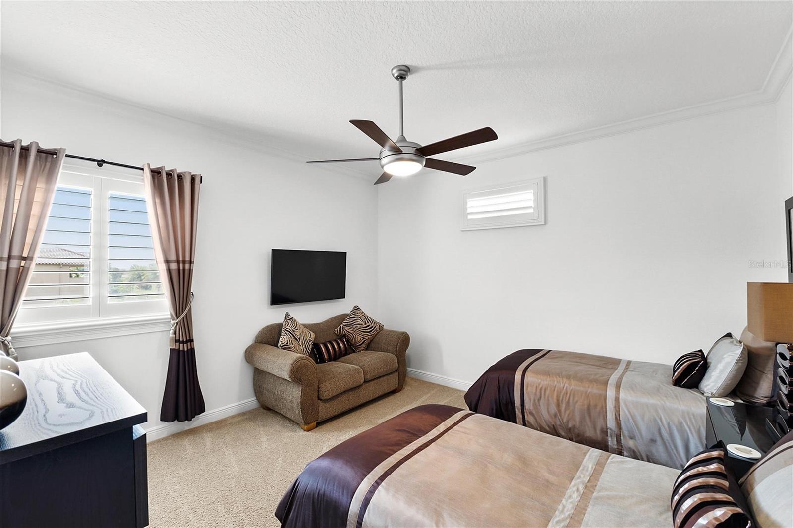 V4943735 Property Photo