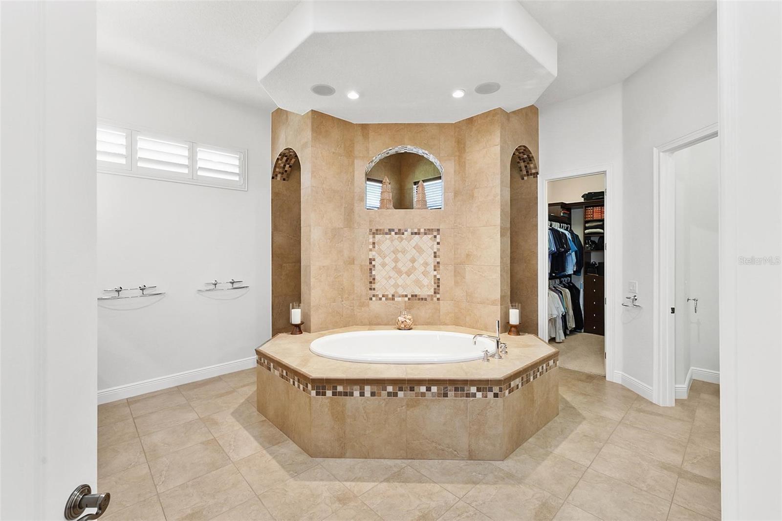 V4943735 Property Photo