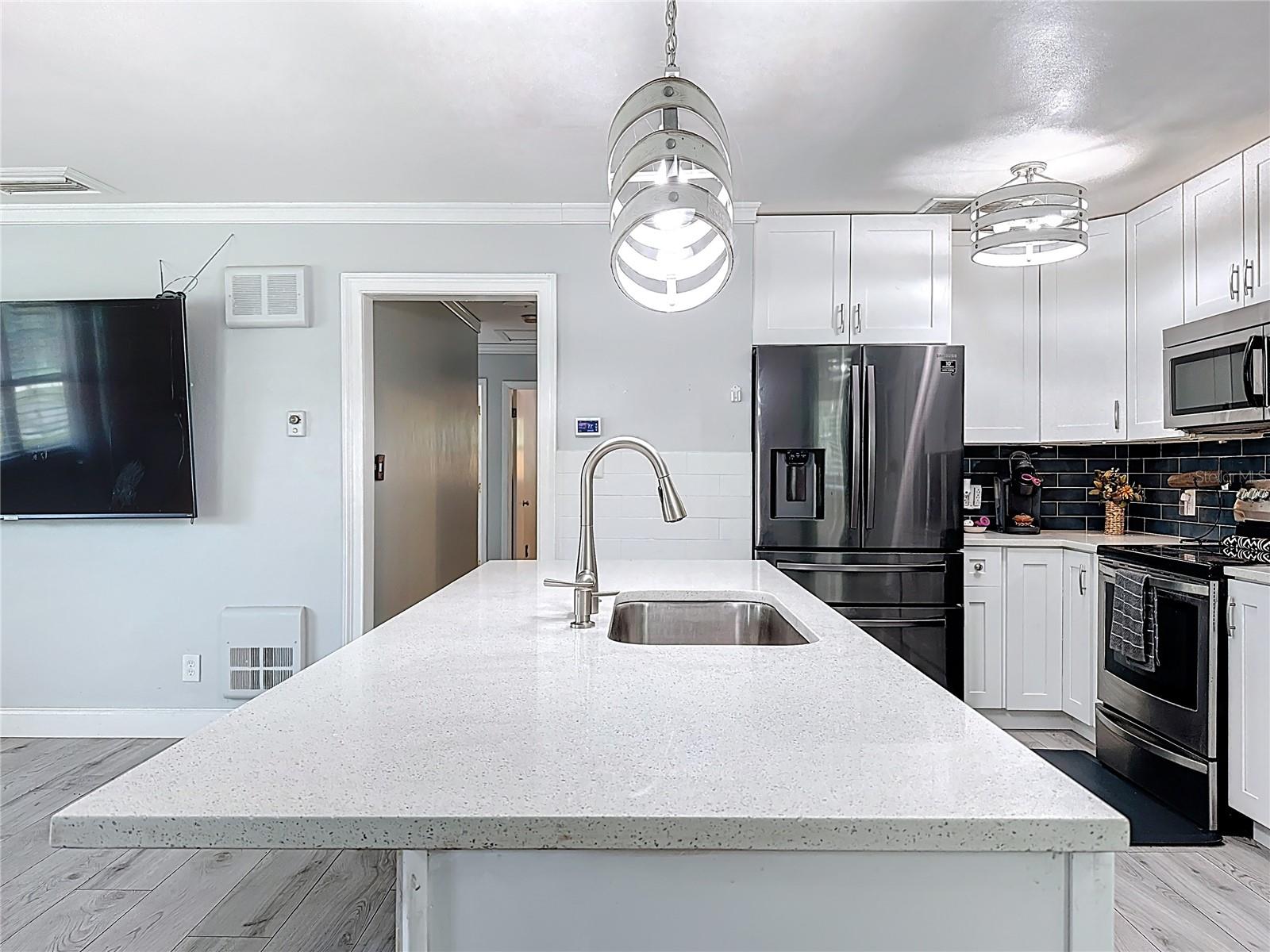 230 S EMBREY DR, CASSELBERRY, FL, 32707