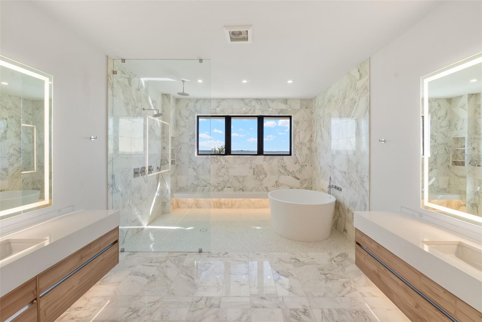 TB8406282 Property Photo