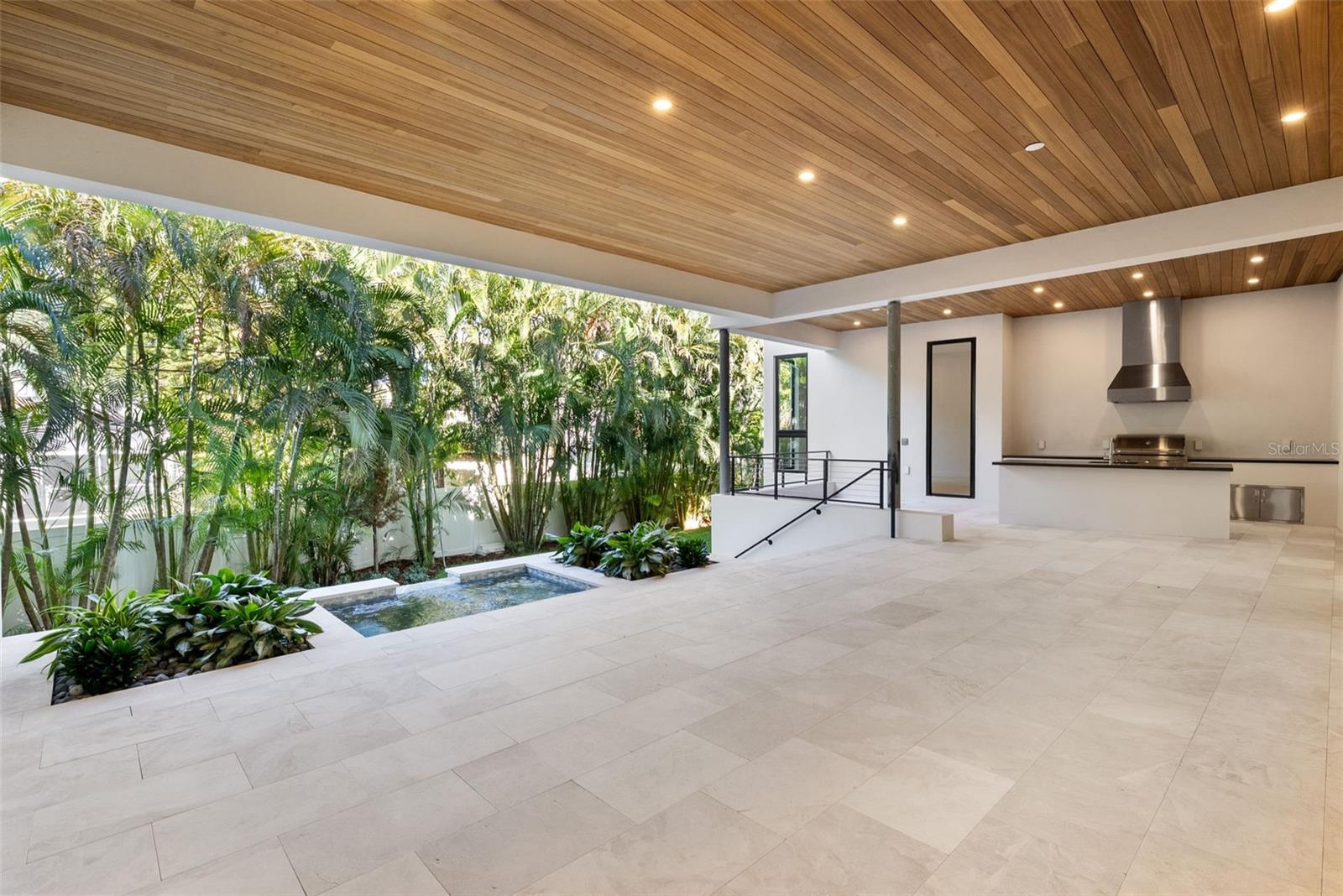 TB8406282 Property Photo