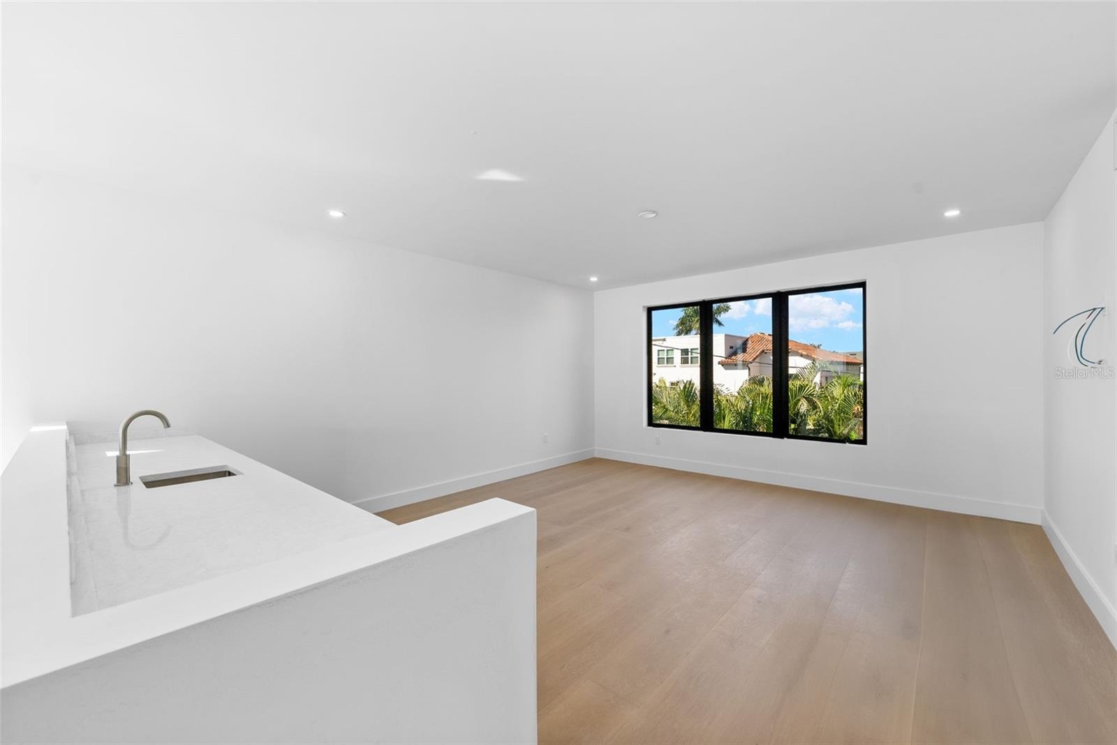 TB8406282 Property Photo