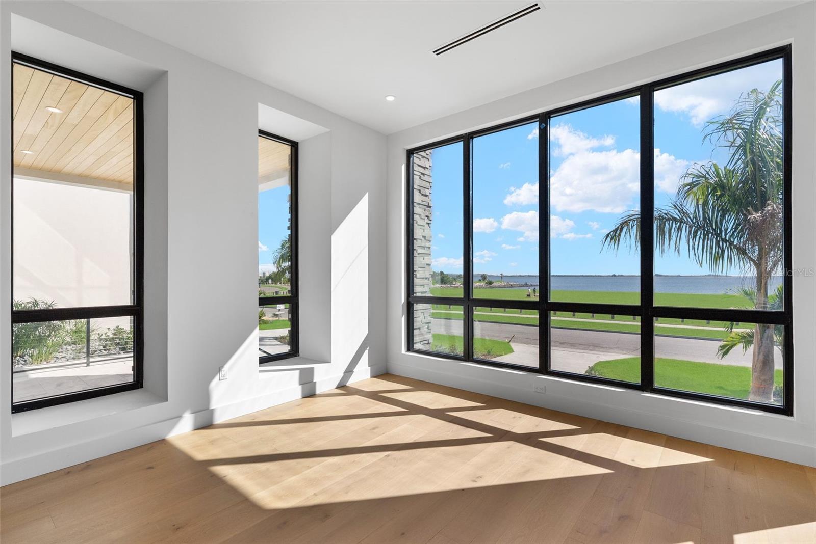 TB8406282 Property Photo