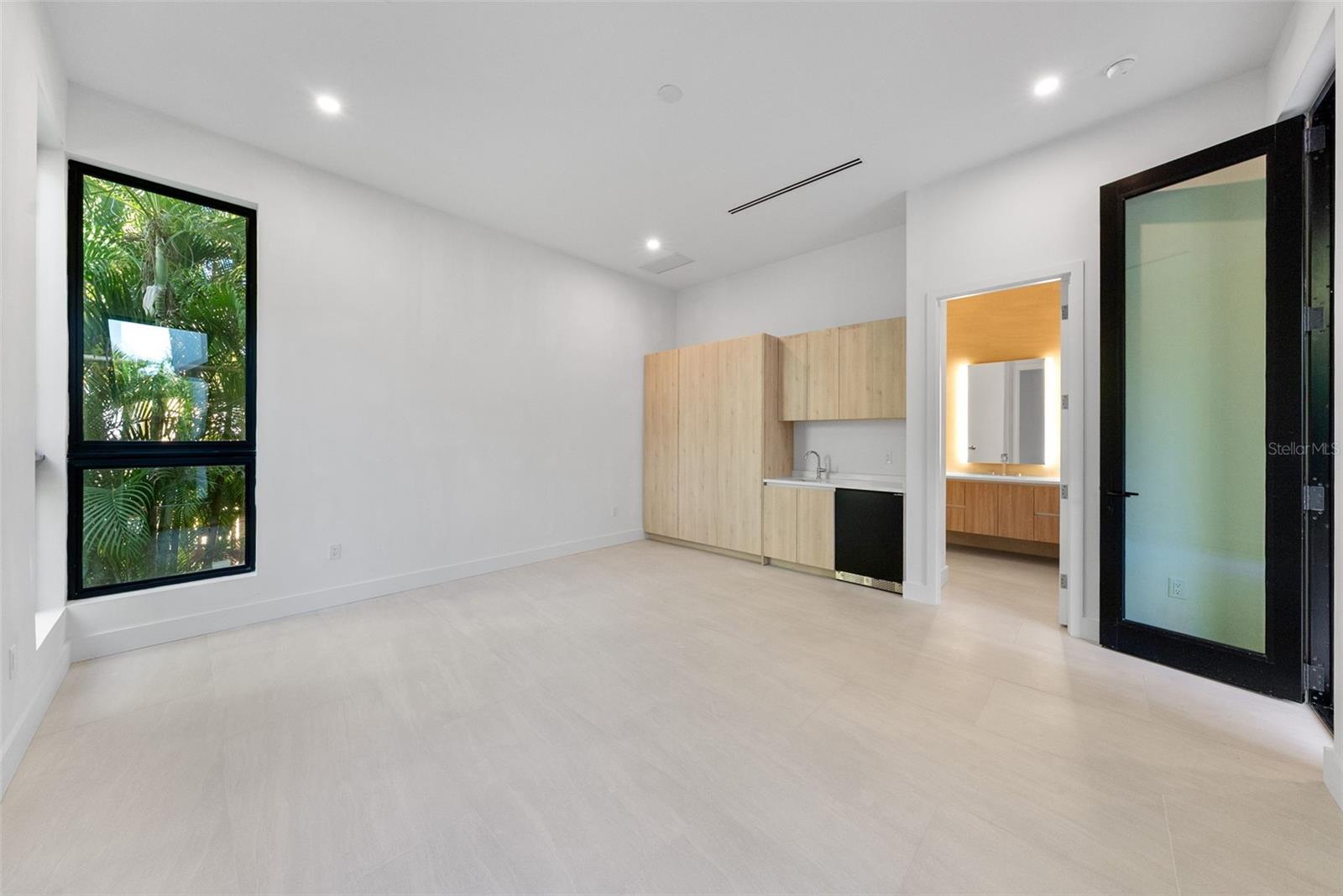 TB8406282 Property Photo