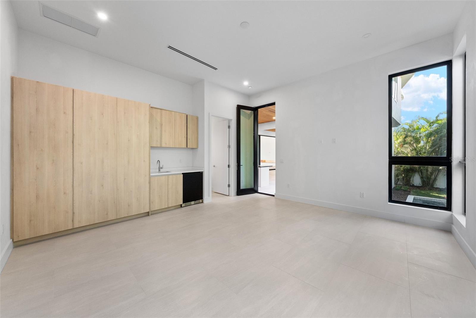 TB8406282 Property Photo