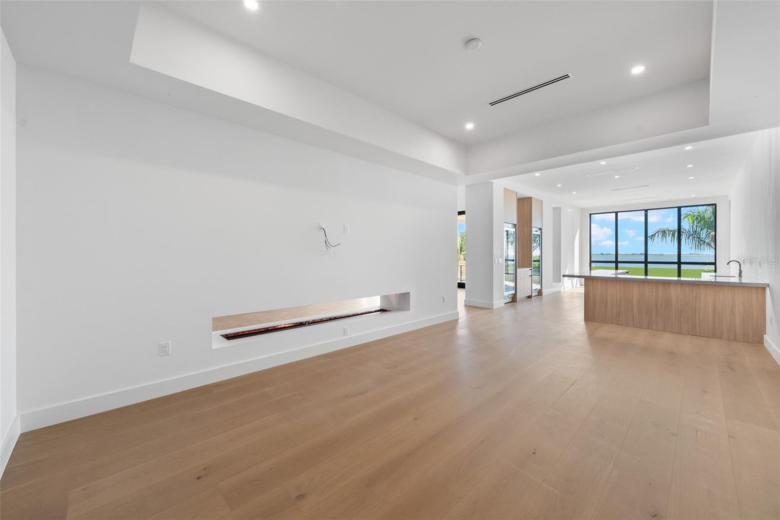 TB8406282 Property Photo