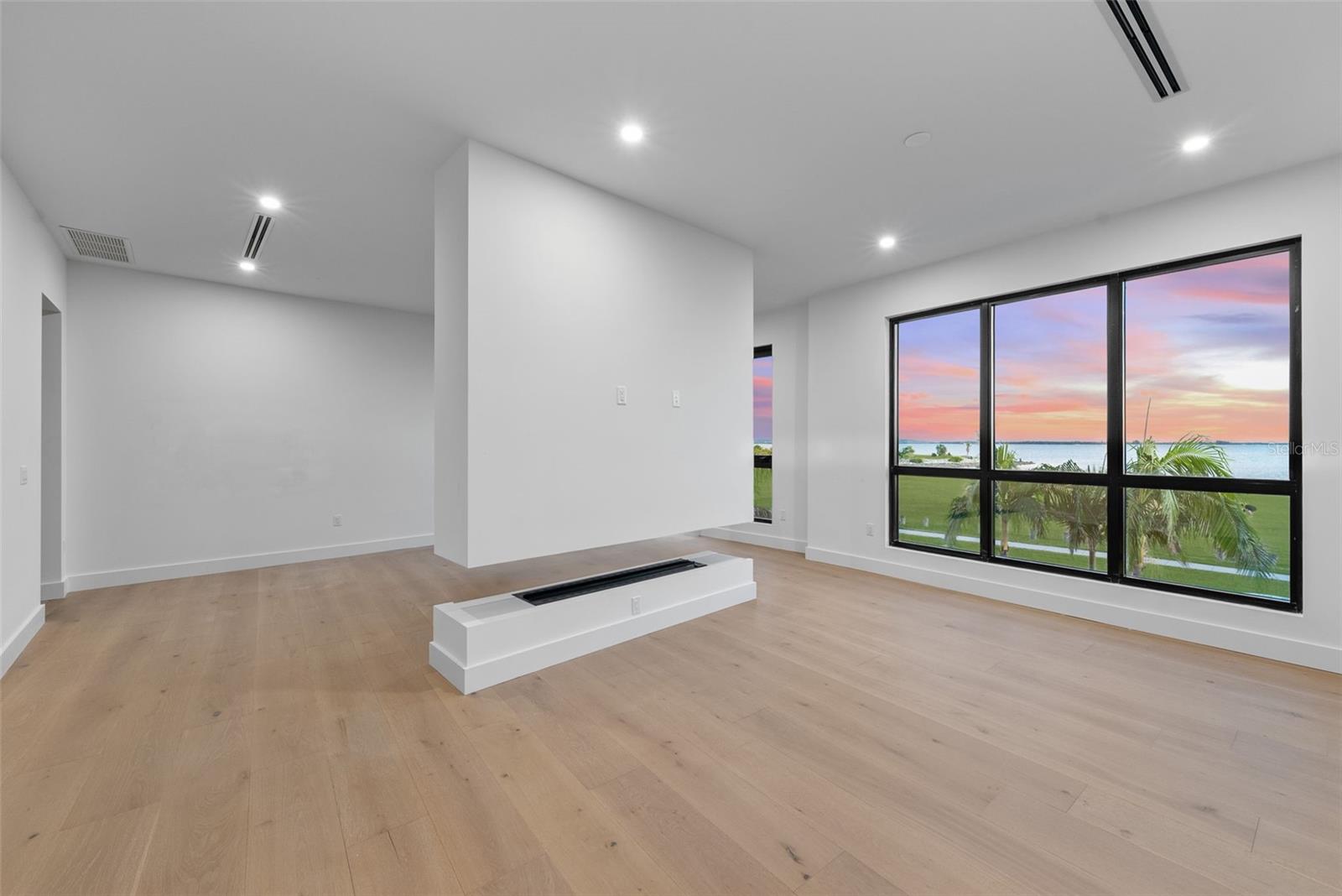 TB8406282 Property Photo