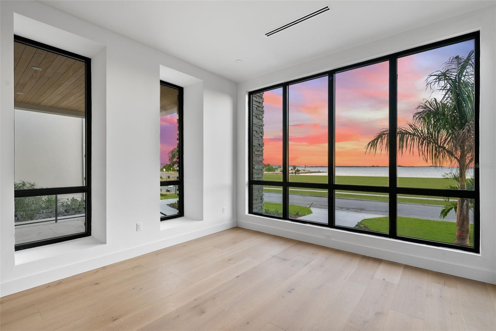 TB8406282 Property Photo