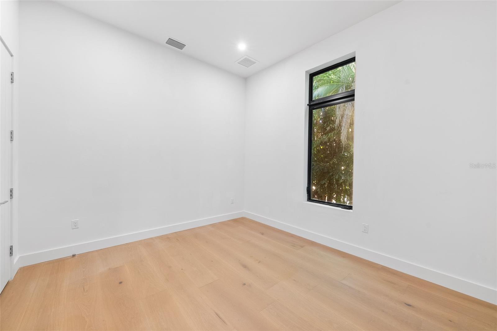 TB8406282 Property Photo