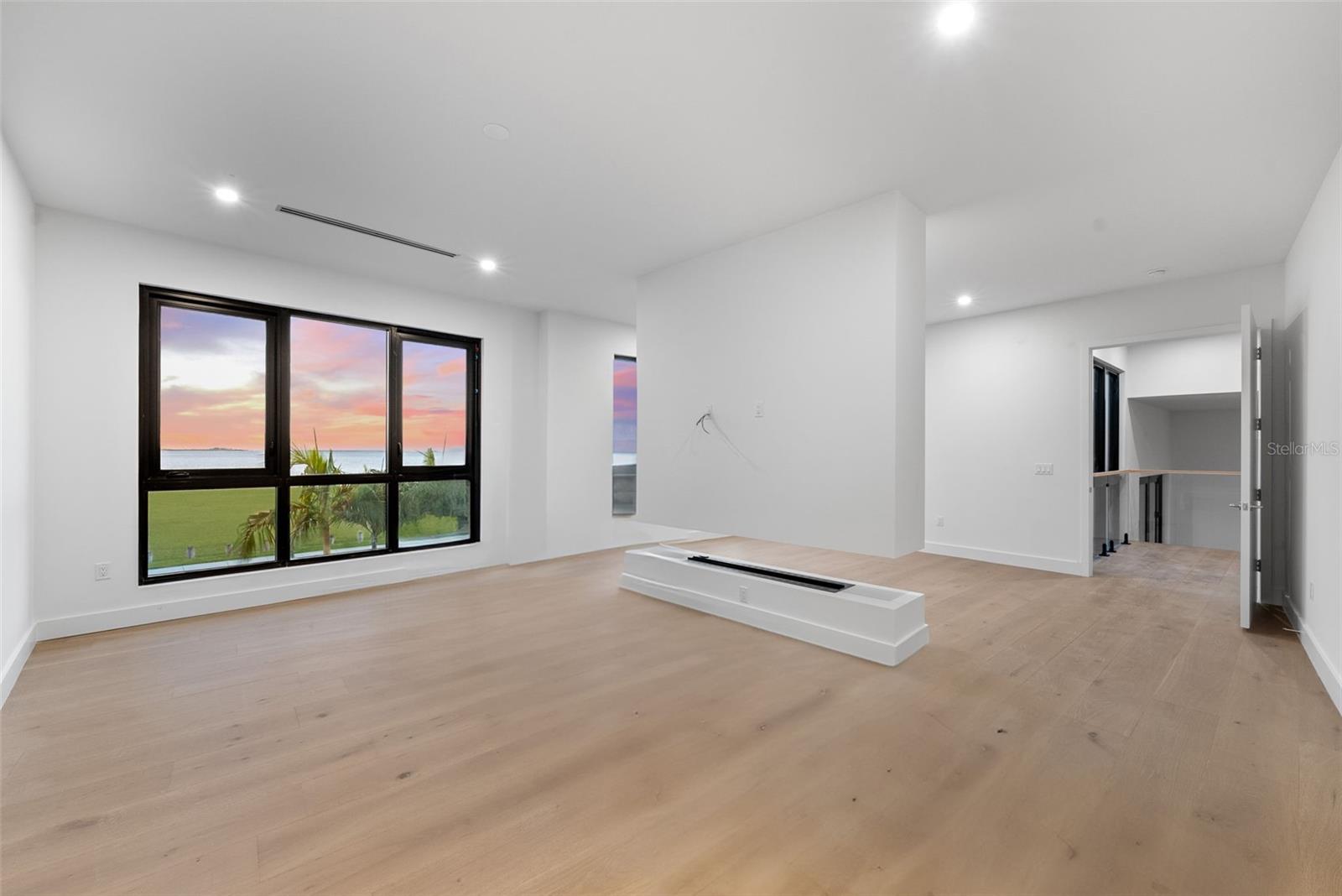 TB8406282 Property Photo