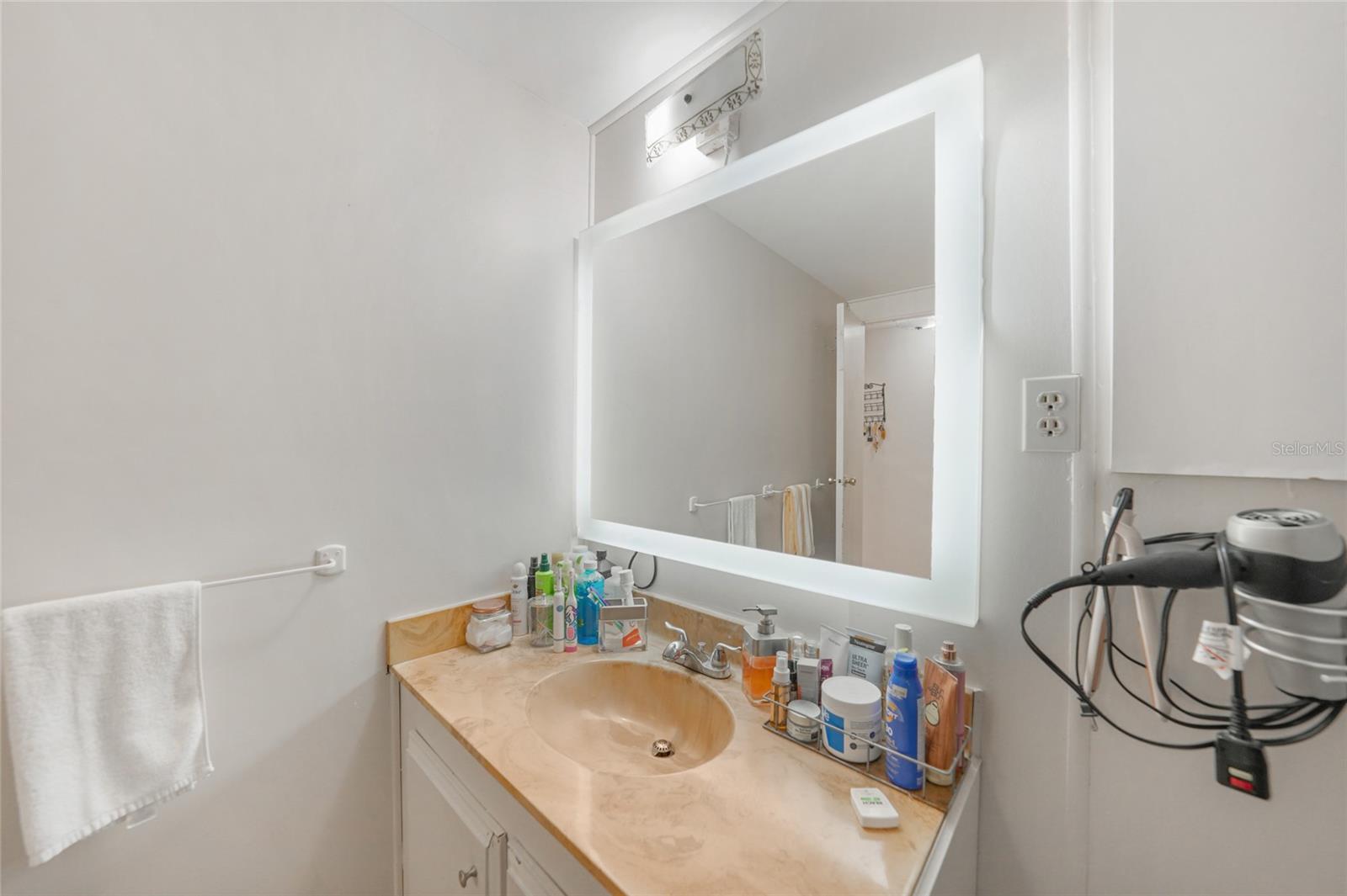 C7512298 Property Photo