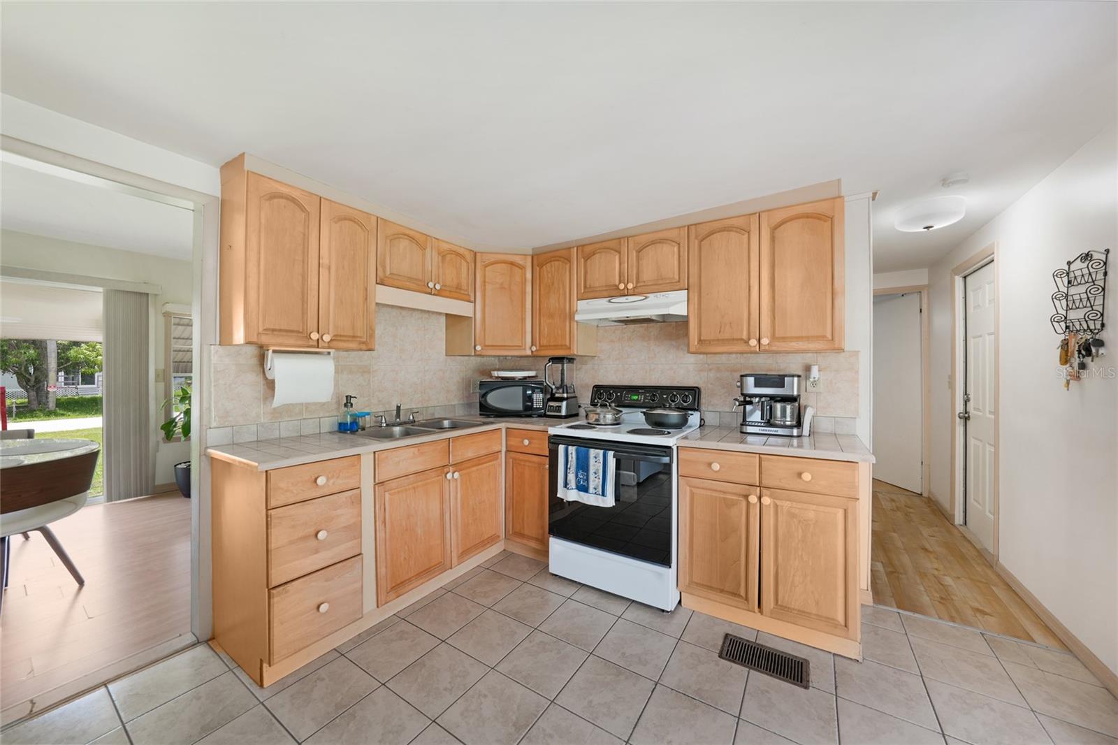 C7512298 Property Photo