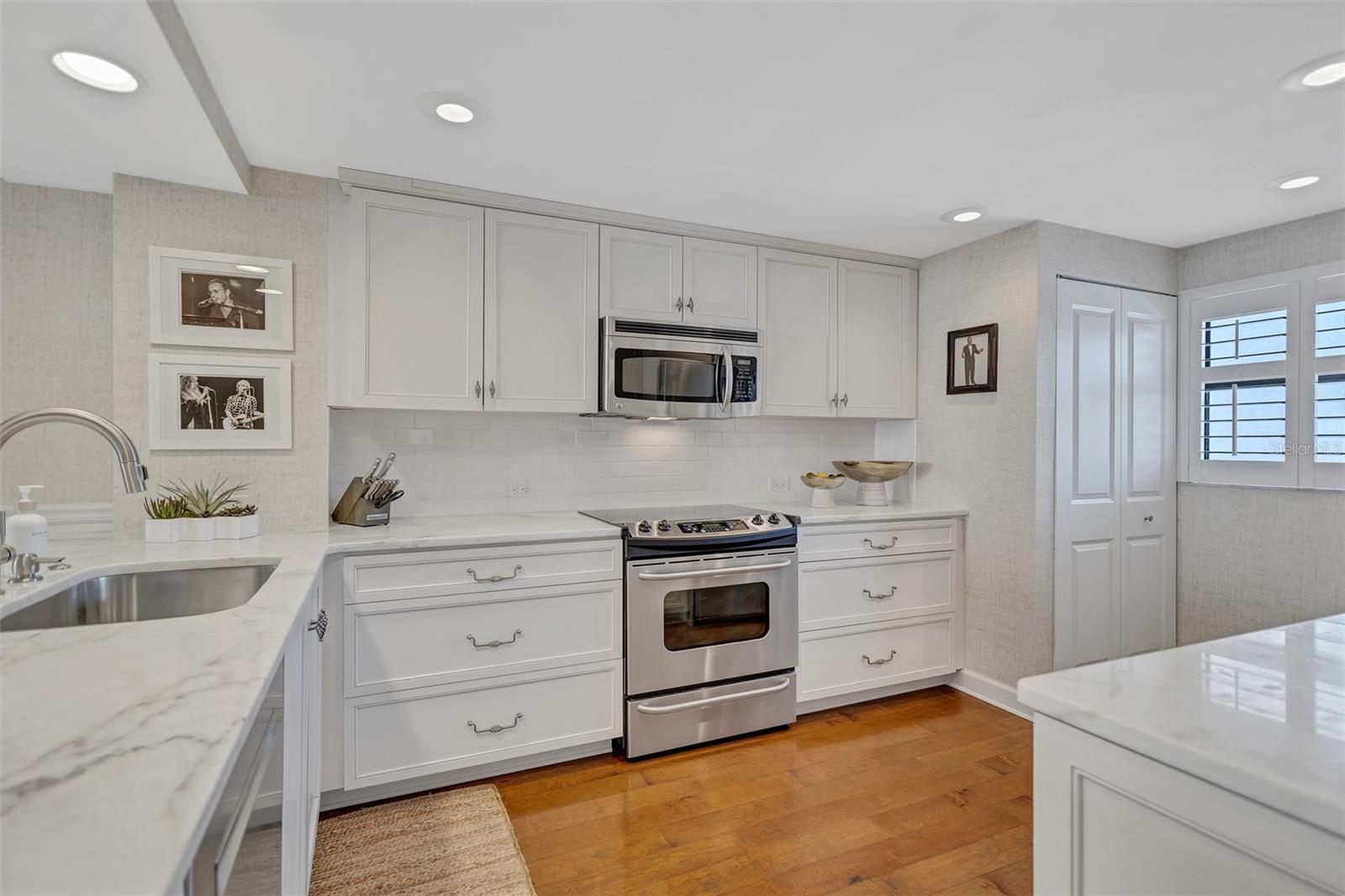 6480 MIDNIGHT PASS RD #211, SARASOTA, FL, 34242