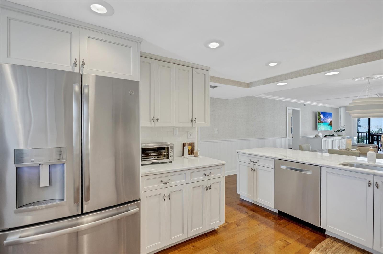 6480 MIDNIGHT PASS RD #211, SARASOTA, FL, 34242