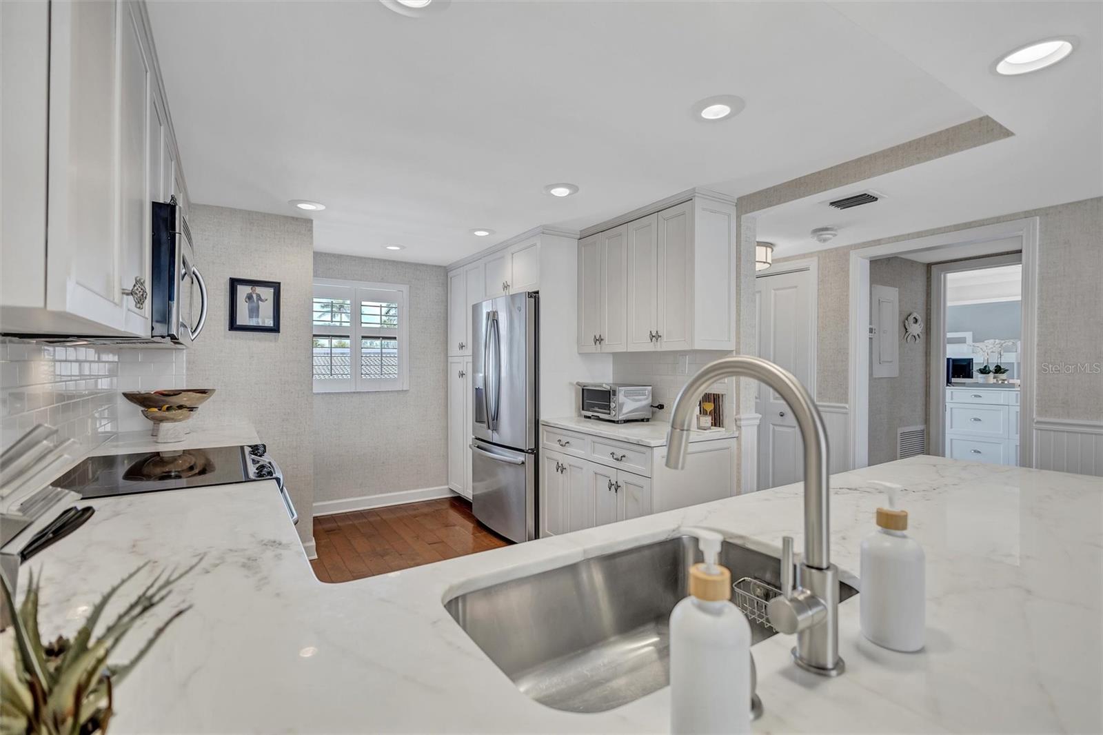 6480 MIDNIGHT PASS RD #211, SARASOTA, FL, 34242