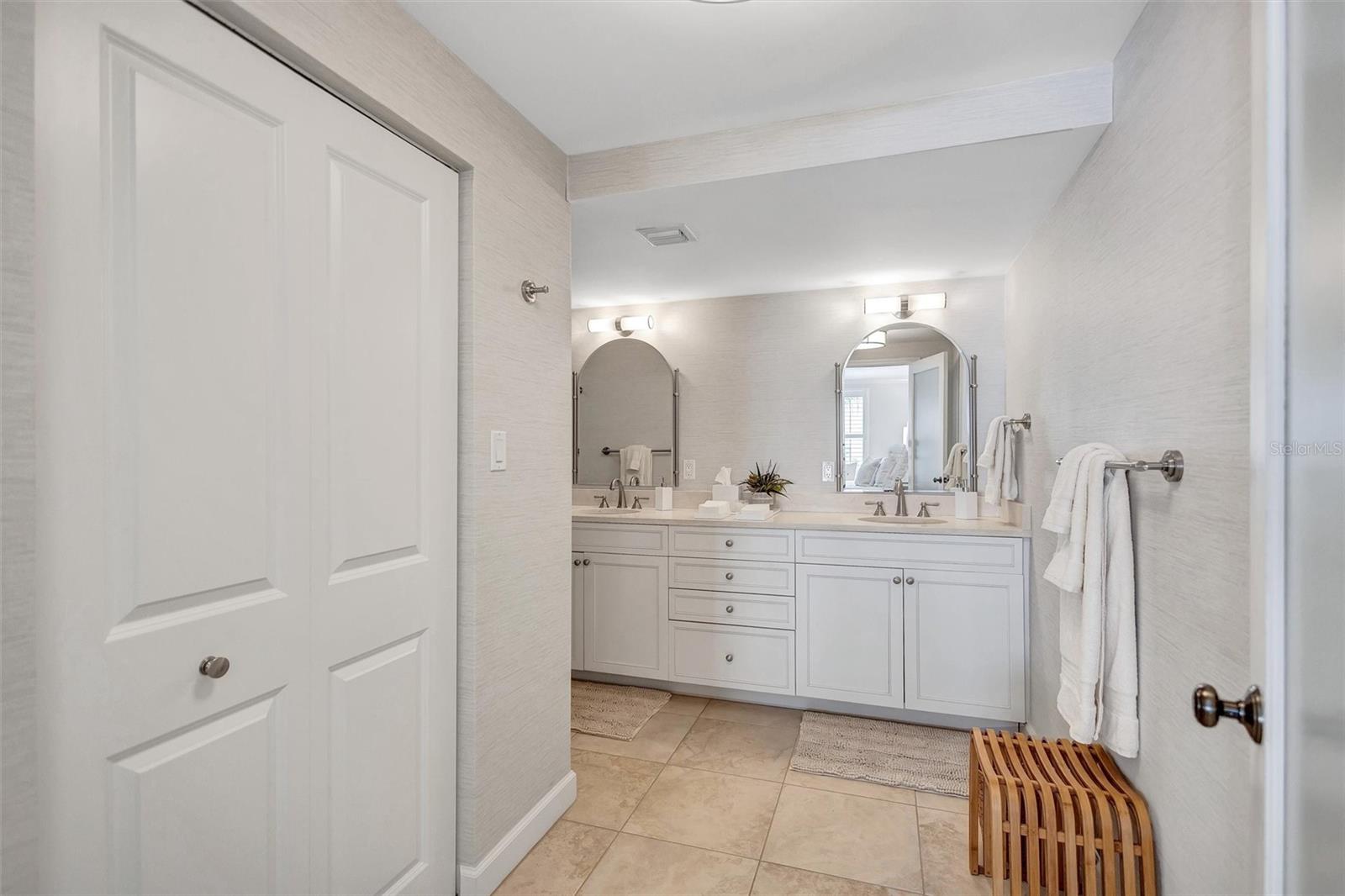 6480 MIDNIGHT PASS RD #211, SARASOTA, FL, 34242