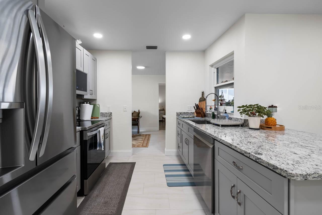 803 LEISEY CIR, RUSKIN, FL, 33570