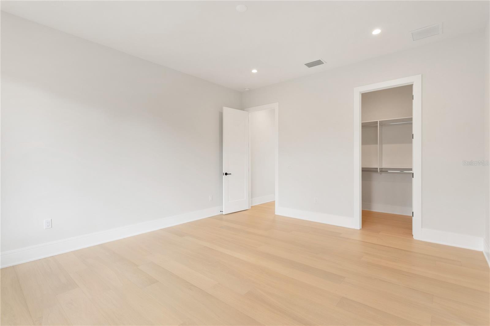 TB8406471 Property Photo