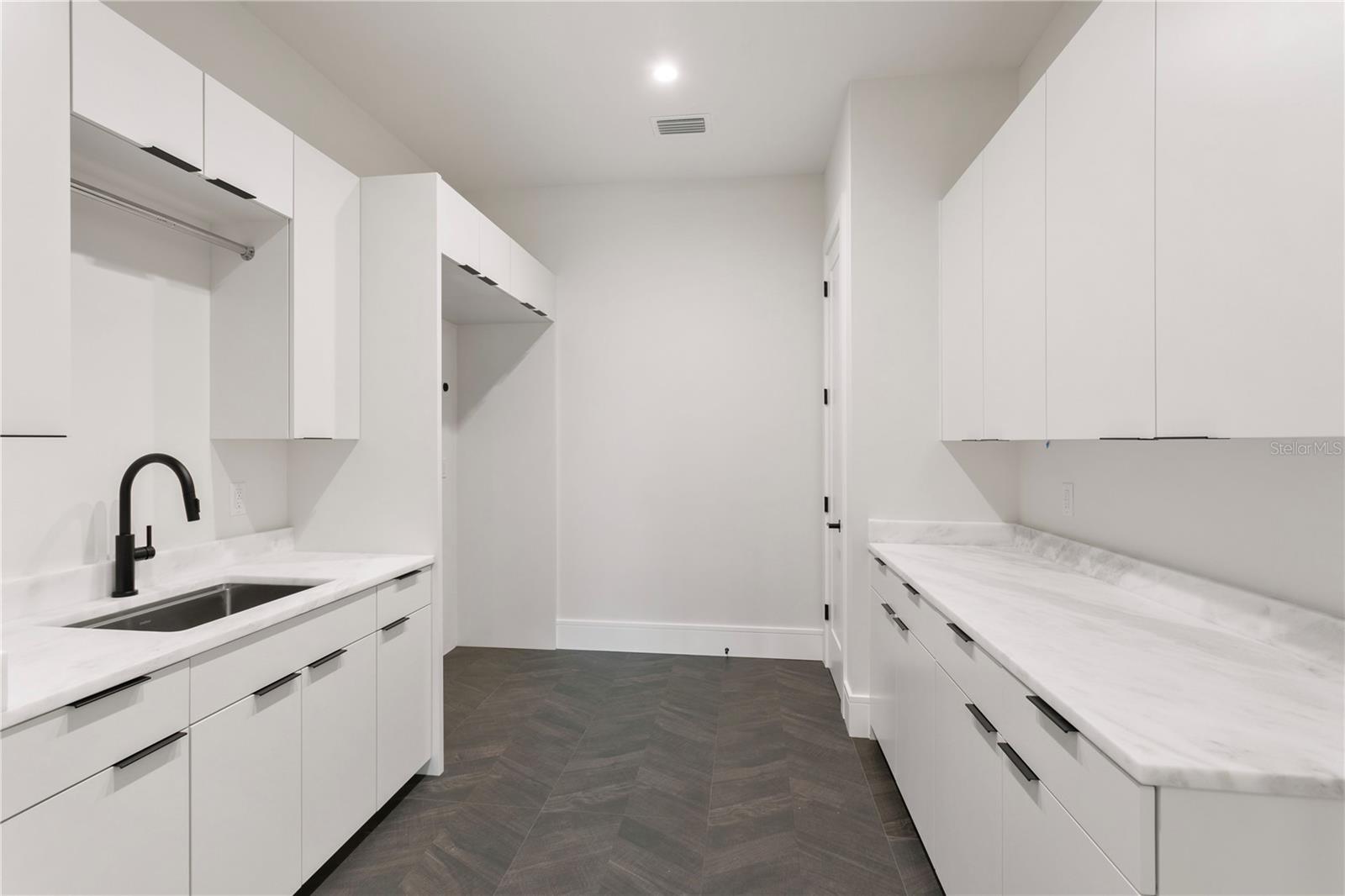 TB8406471 Property Photo