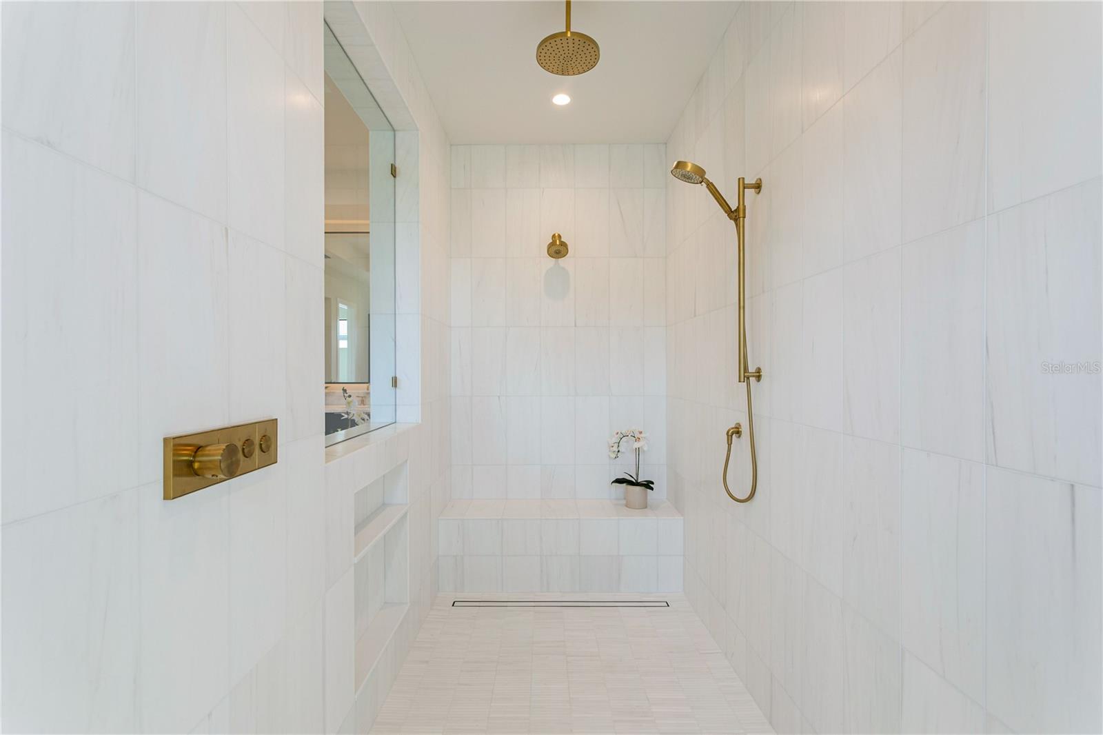 TB8406471 Property Photo