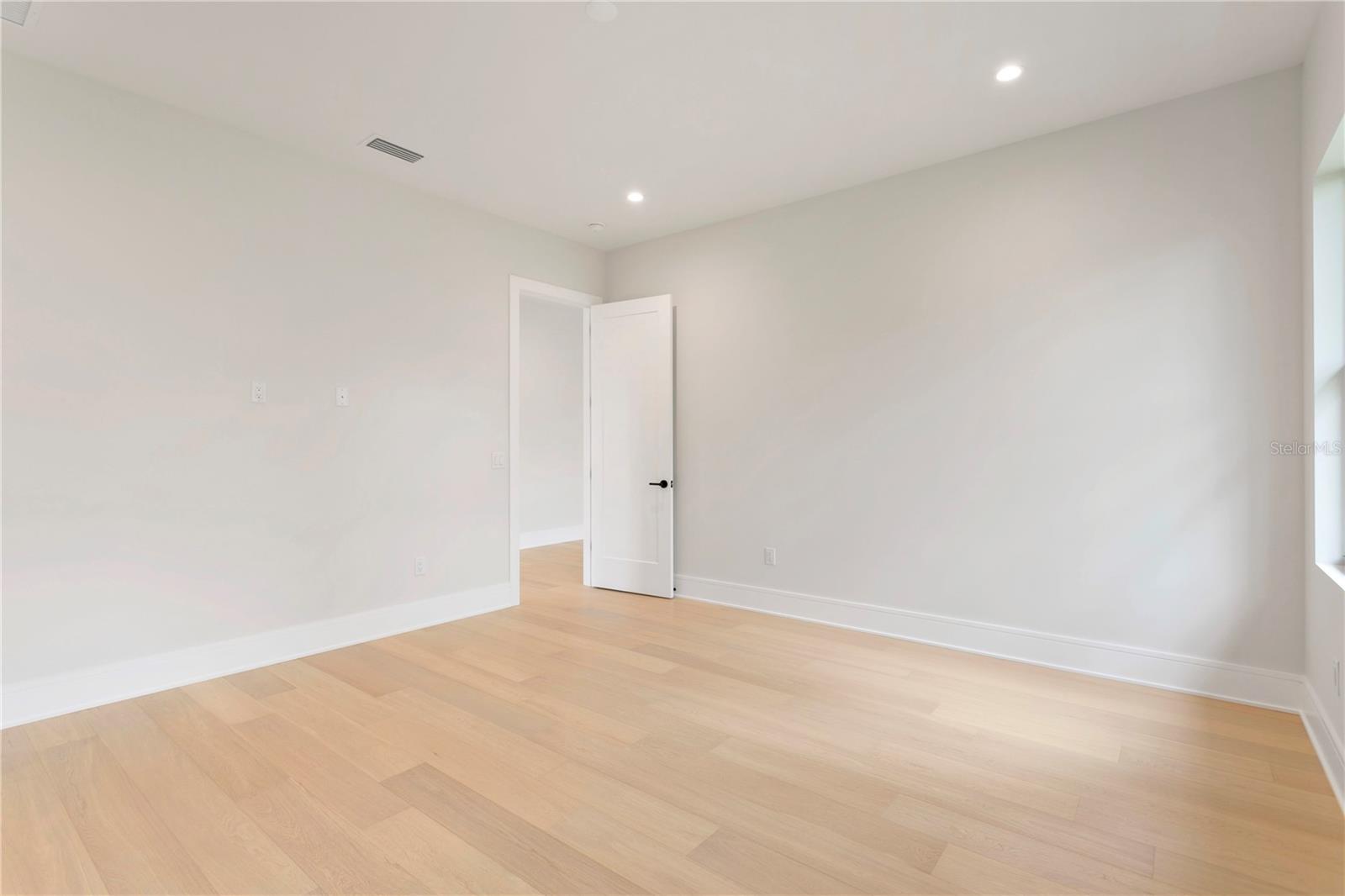 TB8406471 Property Photo