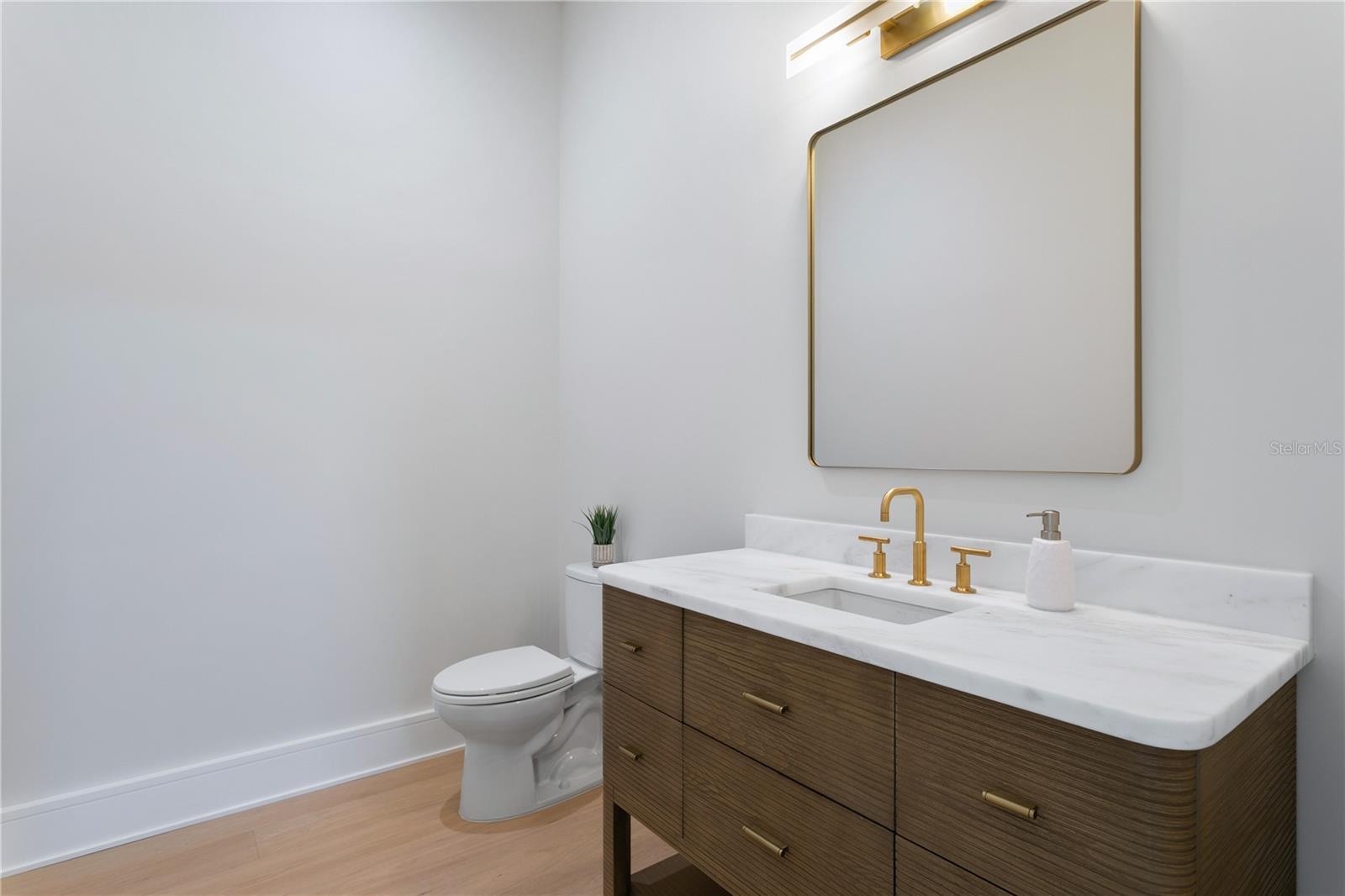 TB8406471 Property Photo