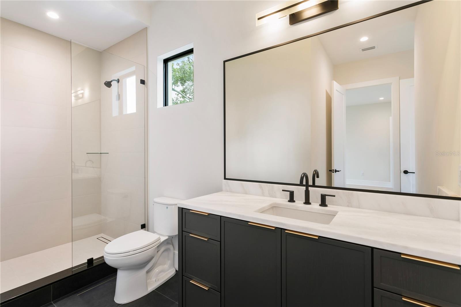 TB8406471 Property Photo