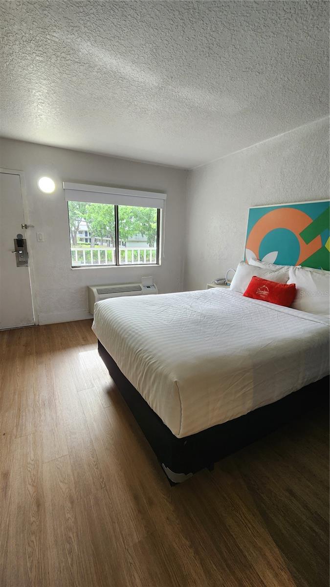 R4909613 Property Photo