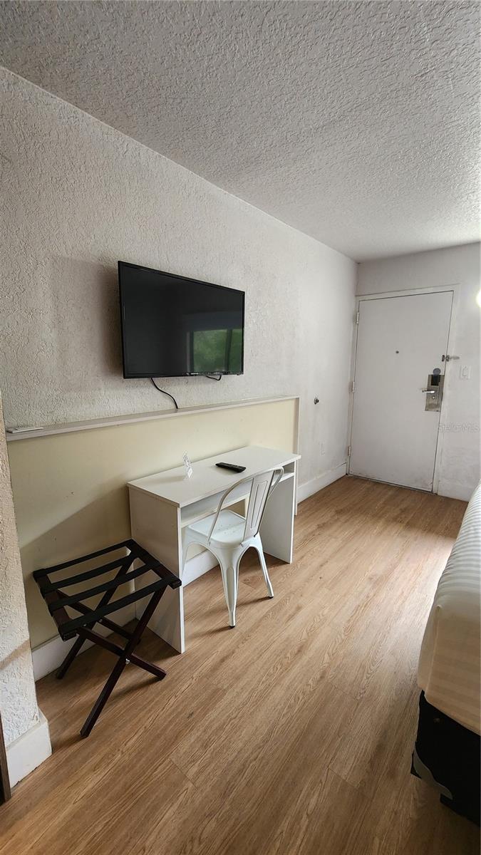 R4909613 Property Photo