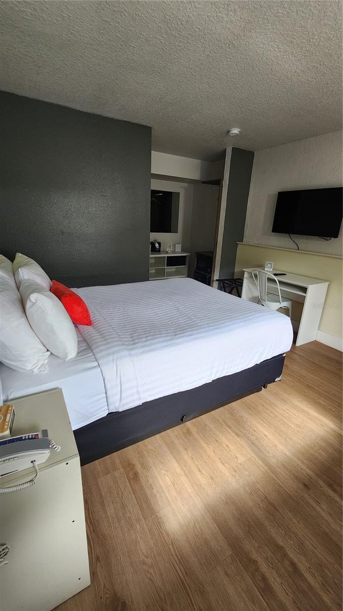 R4909613 Property Photo