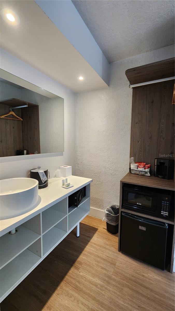 R4909613 Property Photo