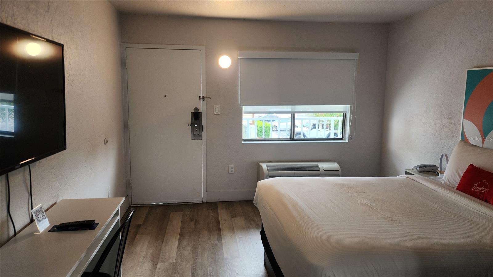 R4909614 Property Photo