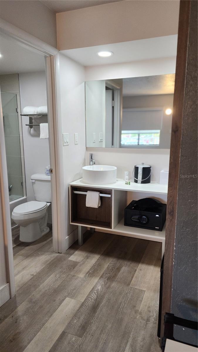 R4909614 Property Photo