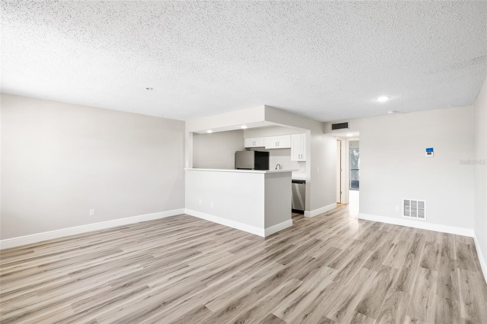 9213 TUDOR DR #B104, TAMPA, FL, 33615