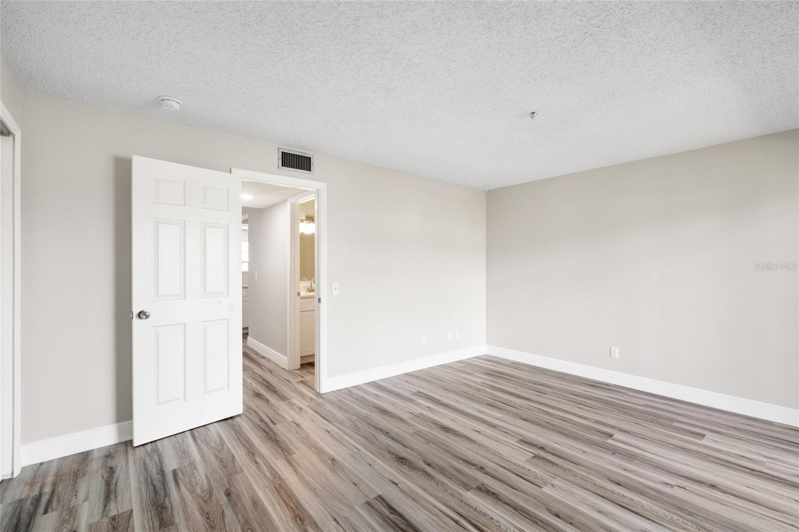 9213 TUDOR DR #B104, TAMPA, FL, 33615