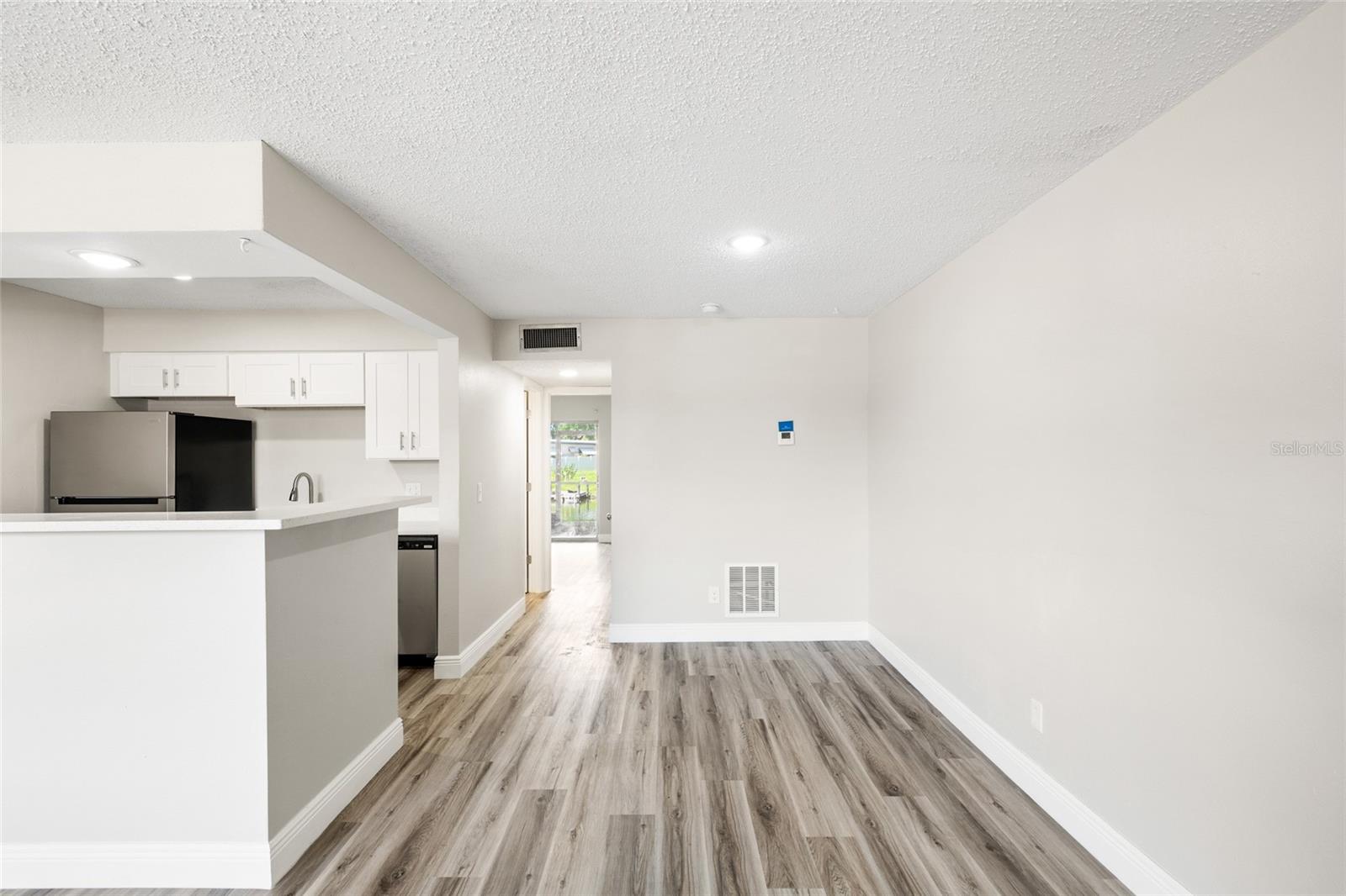 9213 TUDOR DR #B104, TAMPA, FL, 33615