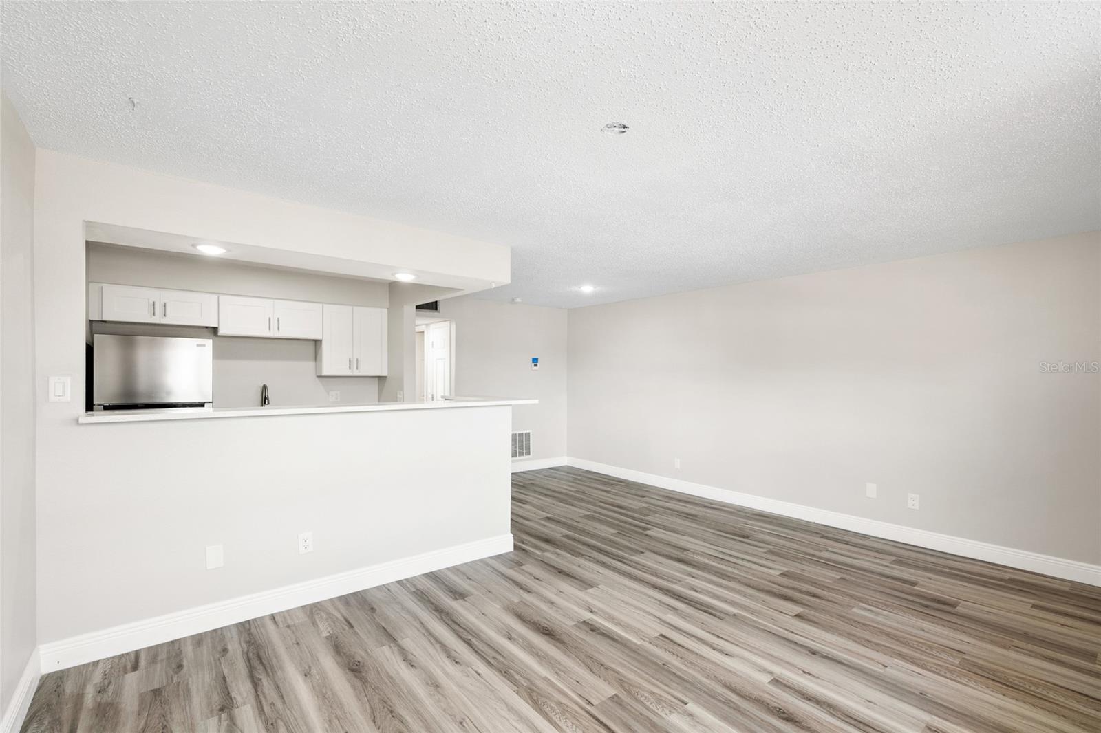 9213 TUDOR DR #B104, TAMPA, FL, 33615