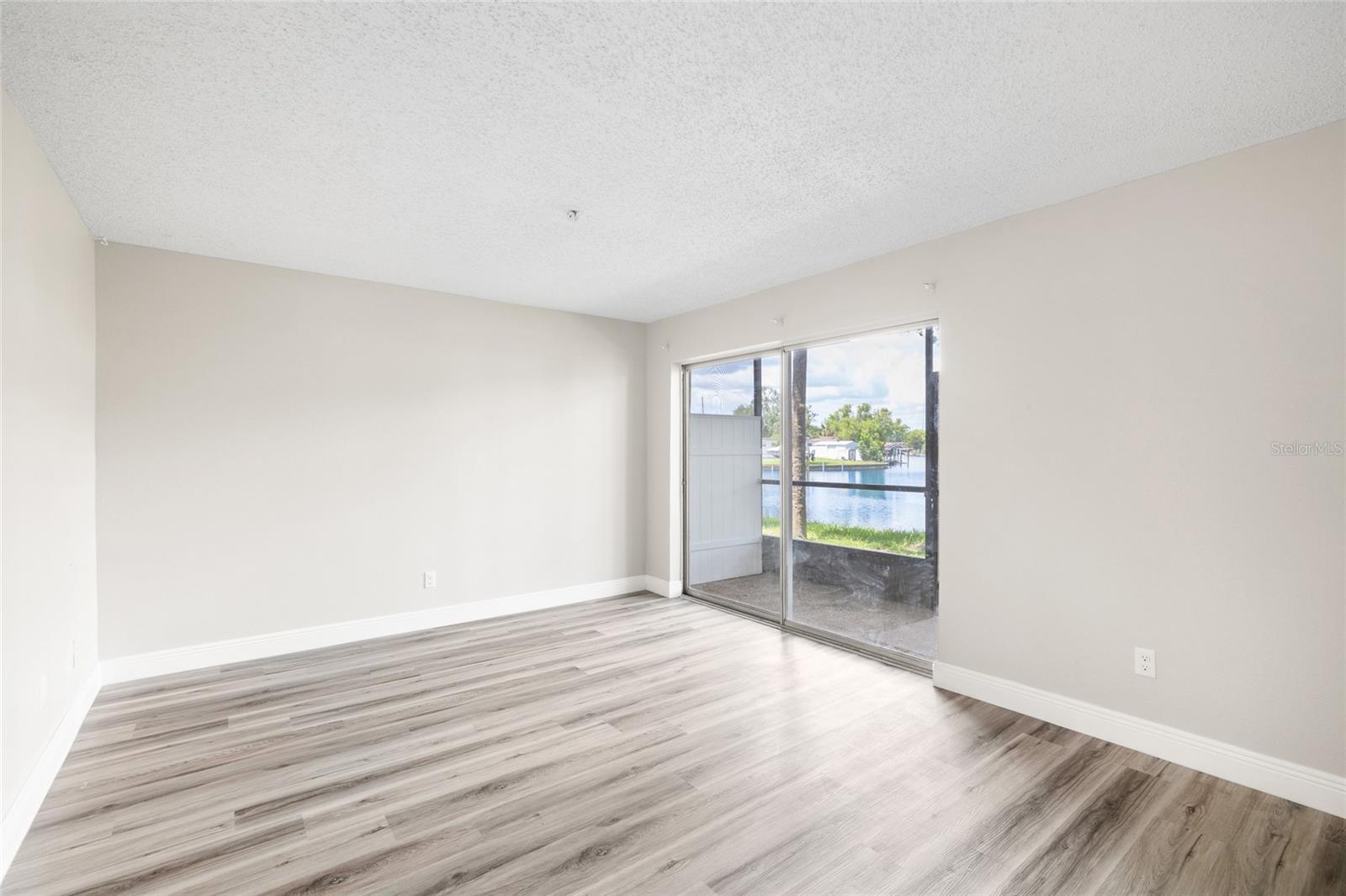 9213 TUDOR DR #B104, TAMPA, FL, 33615