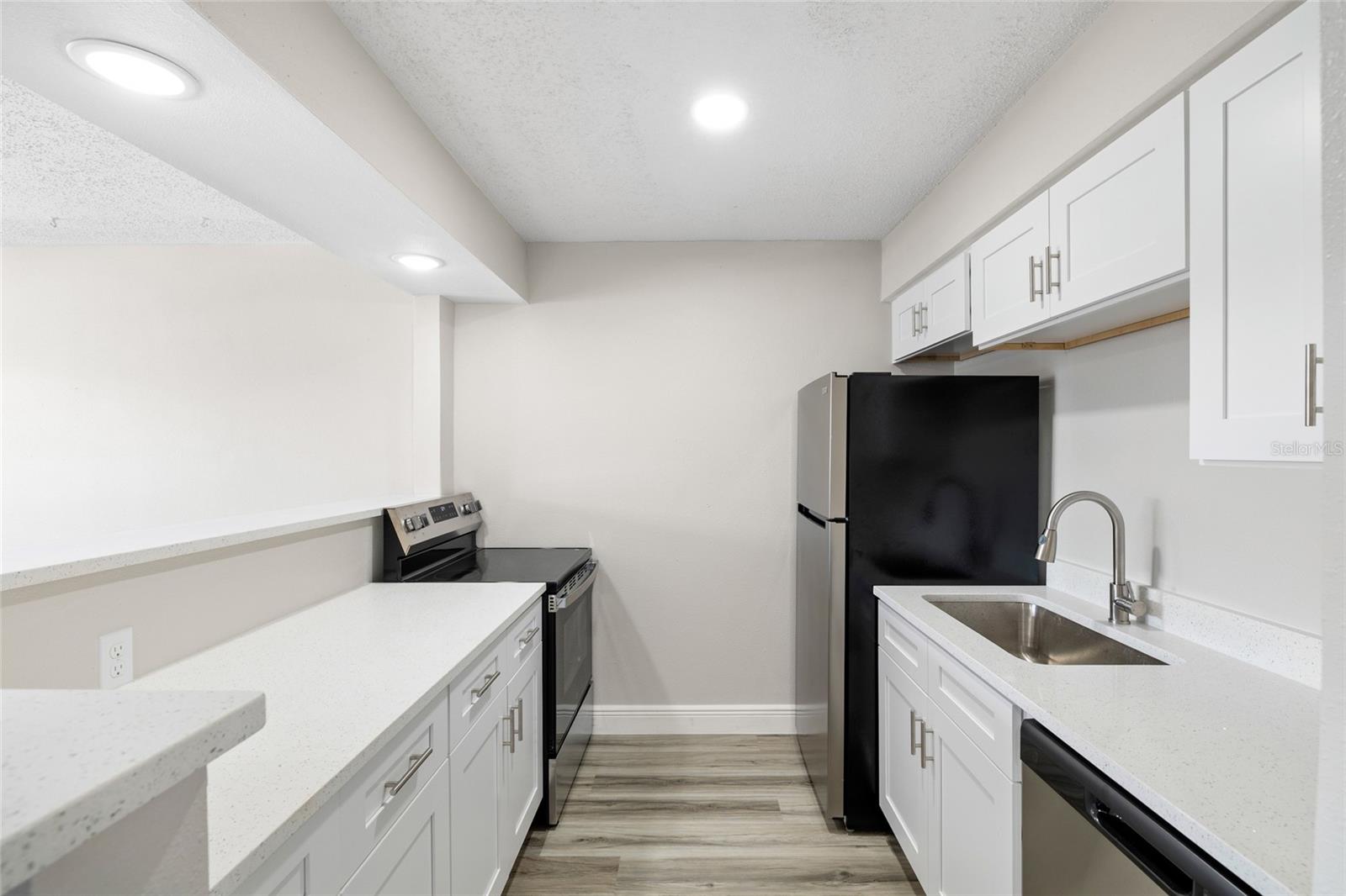 9213 TUDOR DR #B104, TAMPA, FL, 33615