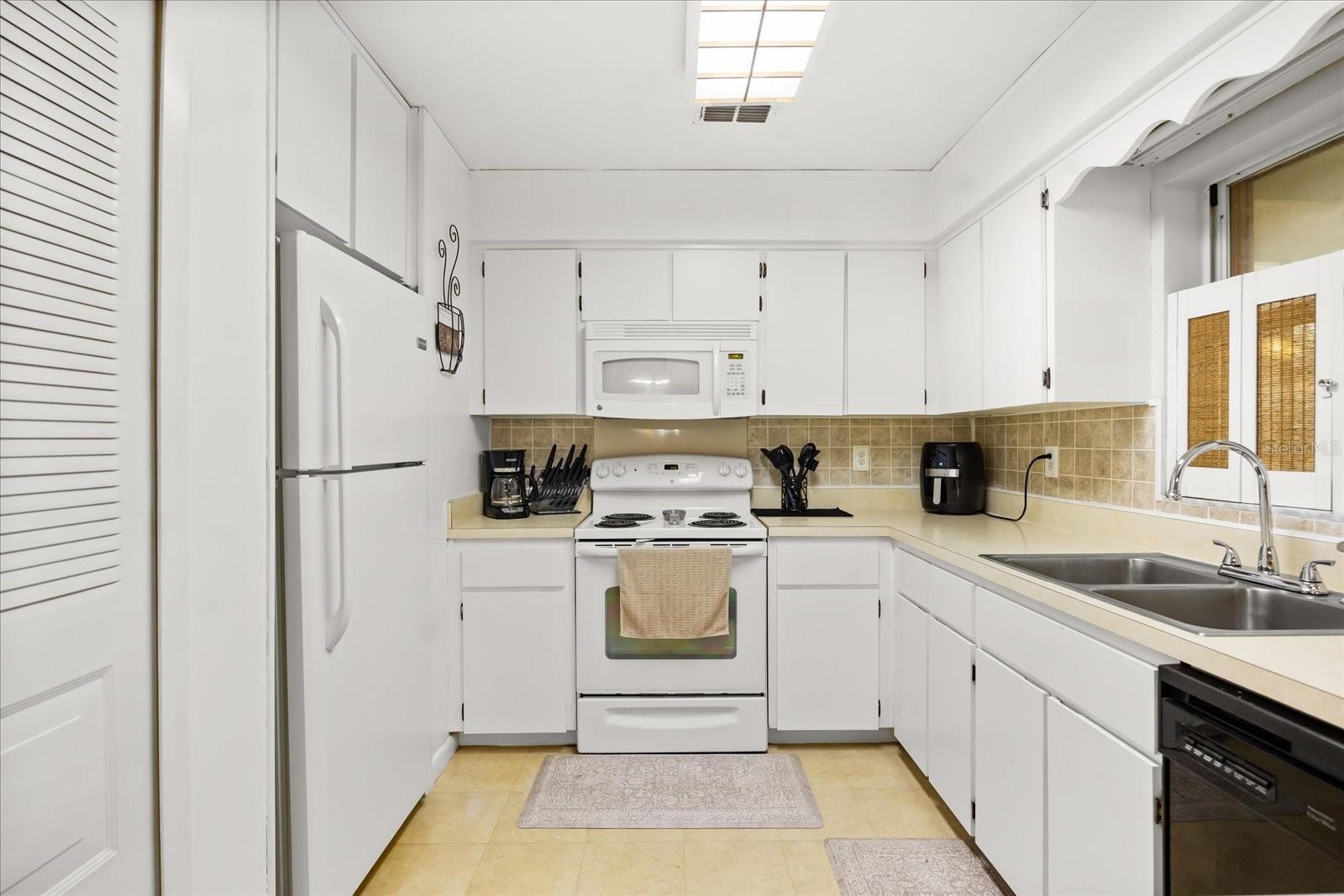 205 CRICKET HOLLOW LN, EUSTIS, FL, 32726