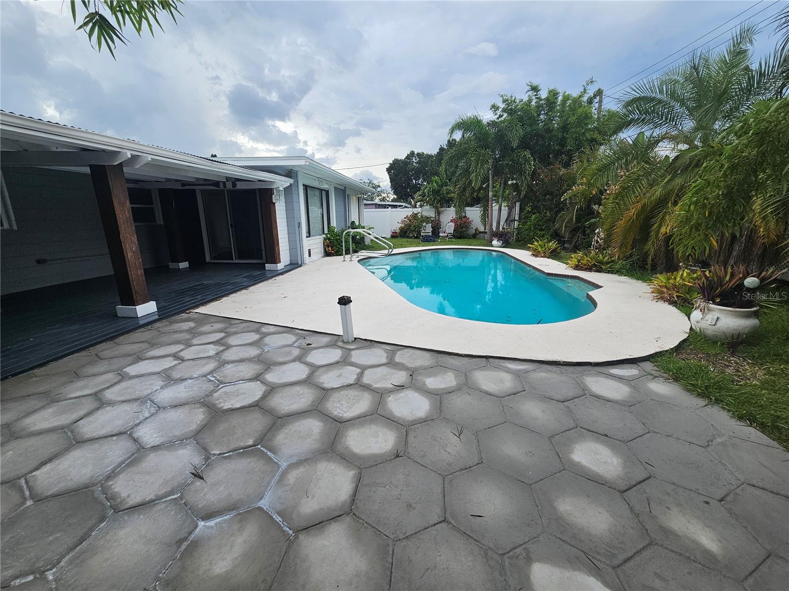 4943 LAKE CHARLES DR N, KENNETH CITY, FL, 33709