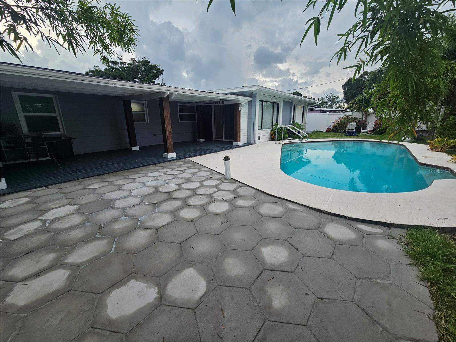 4943 LAKE CHARLES DR N, KENNETH CITY, FL, 33709