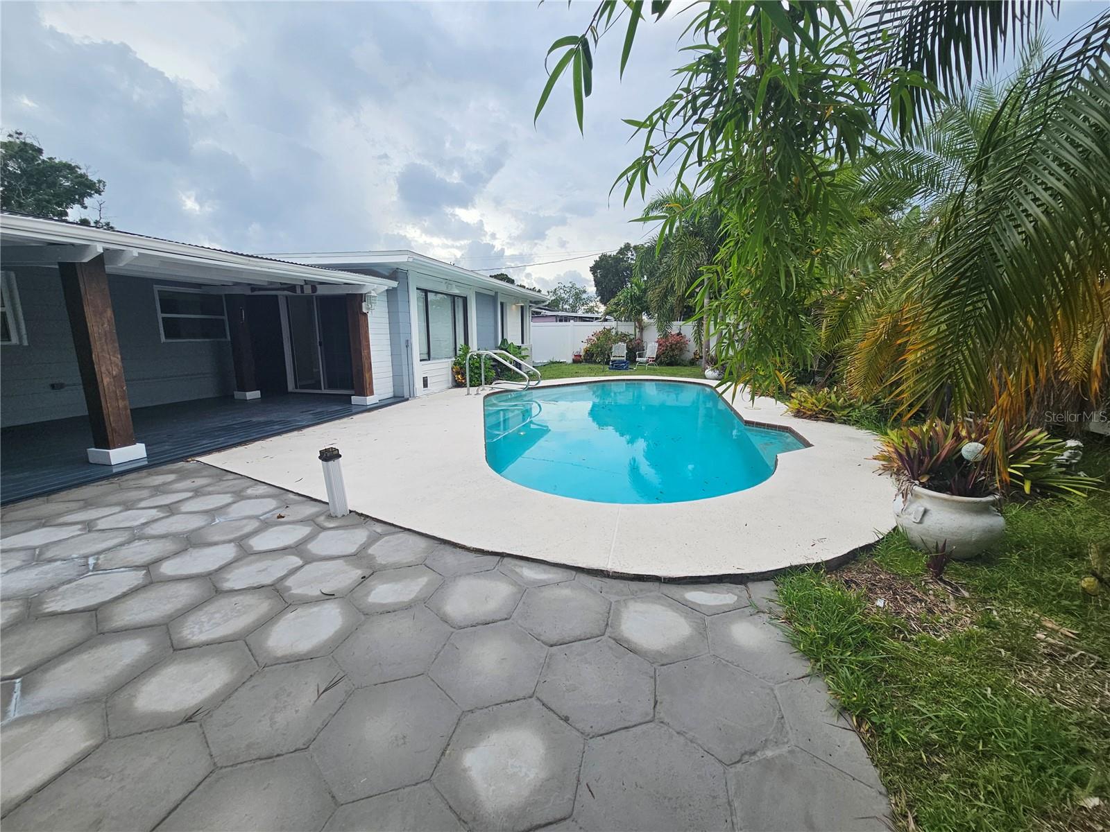 4943 LAKE CHARLES DR N, KENNETH CITY, FL, 33709