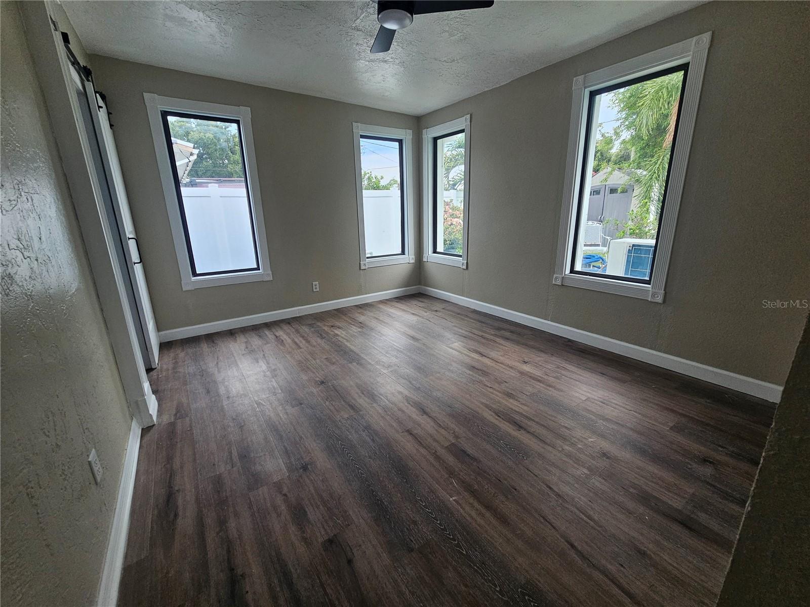 4943 LAKE CHARLES DR N, KENNETH CITY, FL, 33709